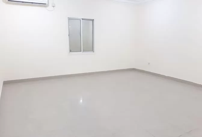 Residential Property 4 Bedrooms U/F Apartment  for rent in Madinat-Khalifa , Doha-Qatar #15072 - 2  image 